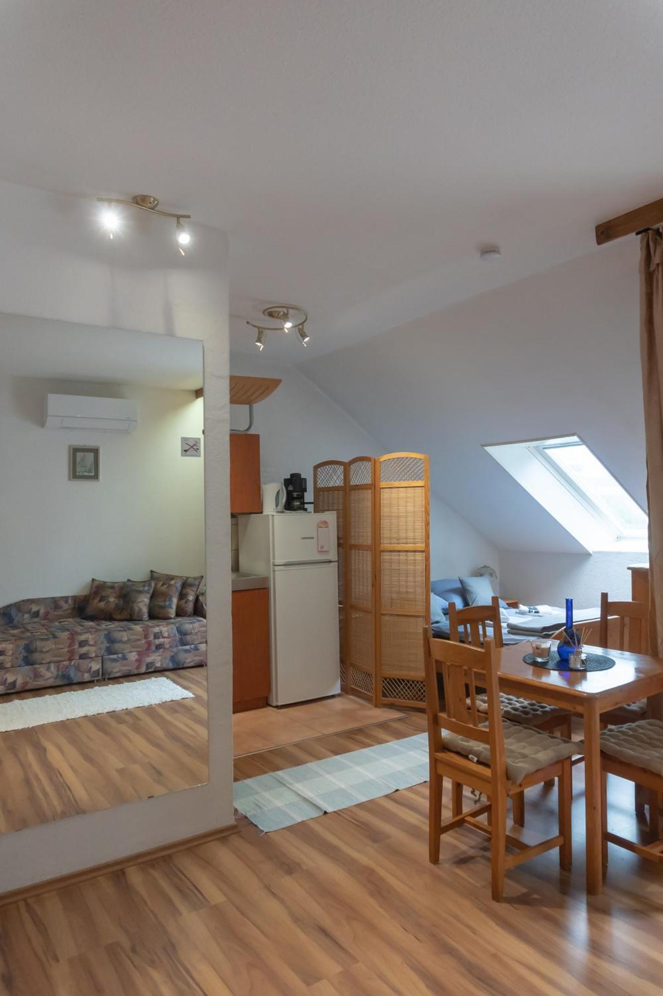 Апартаменти Rent A Scooter Vendeghaz Замарді Екстер'єр фото